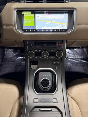 White 2018 Land Rover Range Rover Evoque SE
