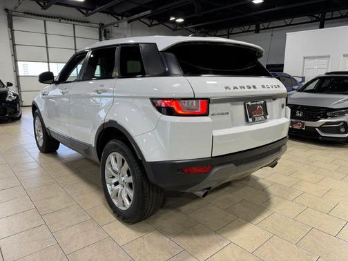 White 2018 Land Rover Range Rover Evoque SE
