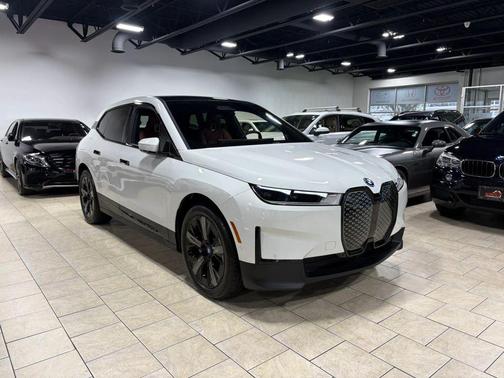 White 2024 BMW iX xDrive50