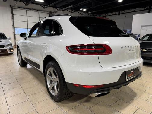 White 2018 Porsche Macan Macan Sport Edition