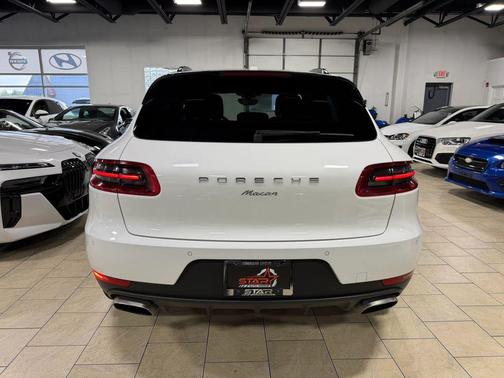 White 2018 Porsche Macan Macan Sport Edition