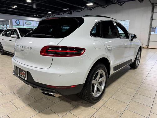 White 2018 Porsche Macan Macan Sport Edition