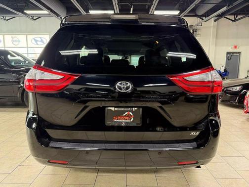 2017 Toyota Sienna XLE