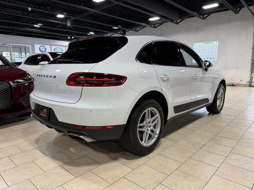 White 2018 Porsche Macan Macan Sport Edition