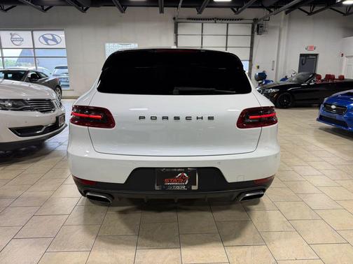 White 2018 Porsche Macan Macan Sport Edition