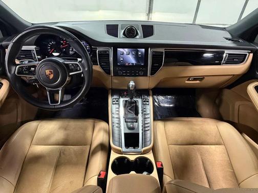 White 2018 Porsche Macan Macan Sport Edition