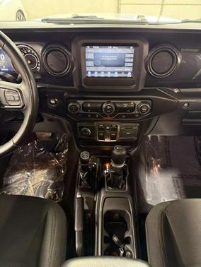 2022 Jeep Gladiator Sport