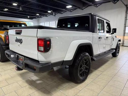 2022 Jeep Gladiator Sport