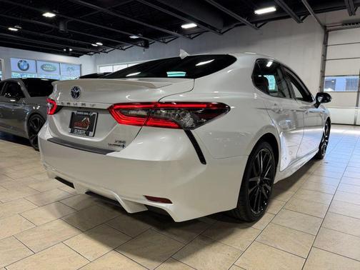 Wind Chill Pearl 2021 Toyota Camry XSE