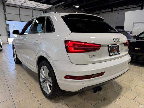 Cortina White 2018 Audi Q3 2.0T Sport Premium