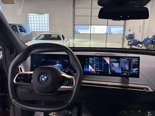 Aventurin Red Metallic 2023 BMW iX M60