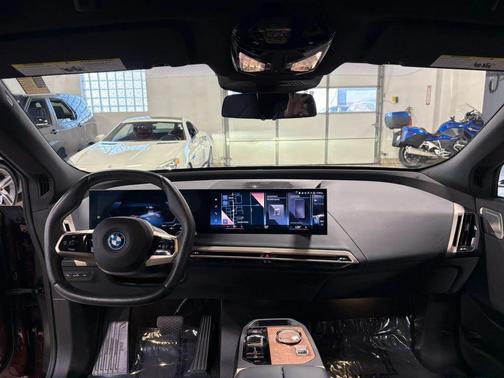 Aventurin Red Metallic 2023 BMW iX M60