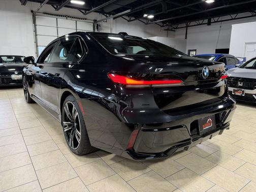 Black 2024 BMW i7 xDrive60
