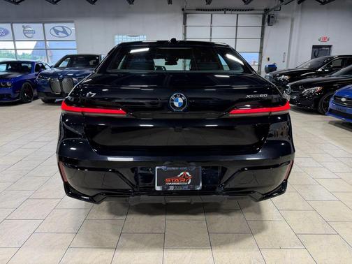 Black 2024 BMW i7 xDrive60