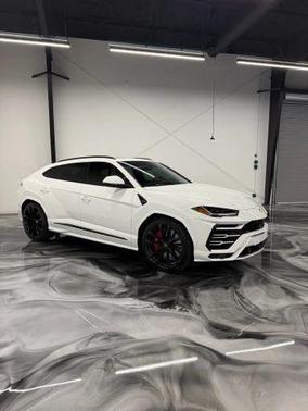 2022 Lamborghini Urus 