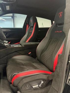 Black 2024 Lamborghini Urus Performante