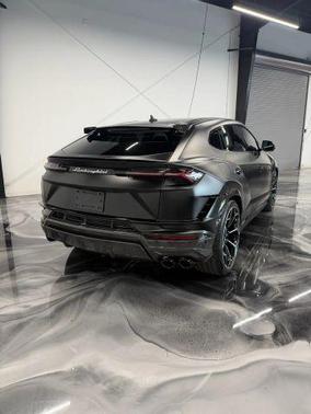 Black 2024 Lamborghini Urus Performante
