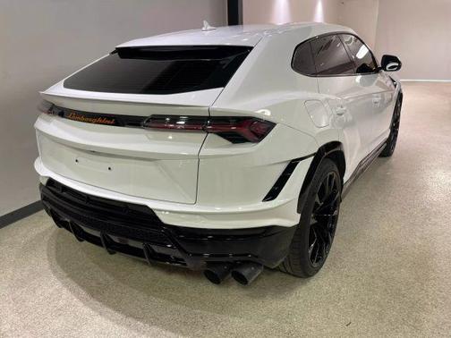 2023 Lamborghini Urus S