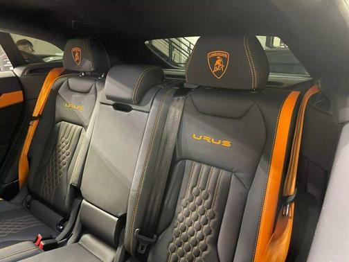 2023 Lamborghini Urus S