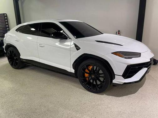 2023 Lamborghini Urus S