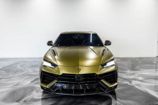 Green 2024 Lamborghini Urus Performante