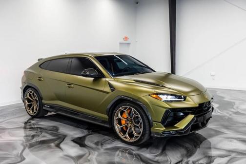 Green 2024 Lamborghini Urus Performante