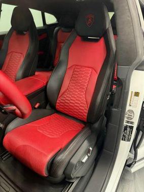 2022 Lamborghini Urus 