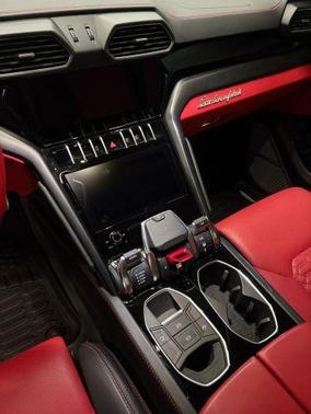 2022 Lamborghini Urus 