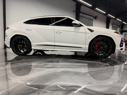2022 Lamborghini Urus 