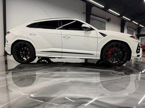 2022 Lamborghini Urus 