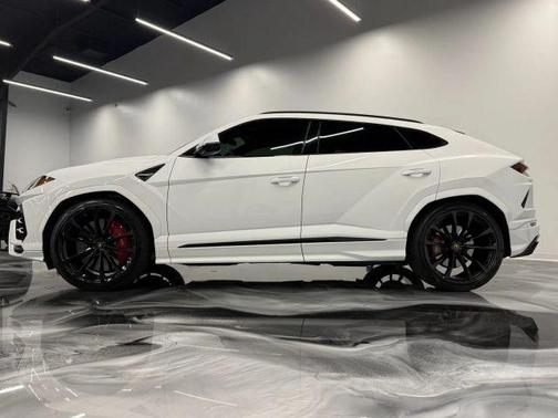 2022 Lamborghini Urus 