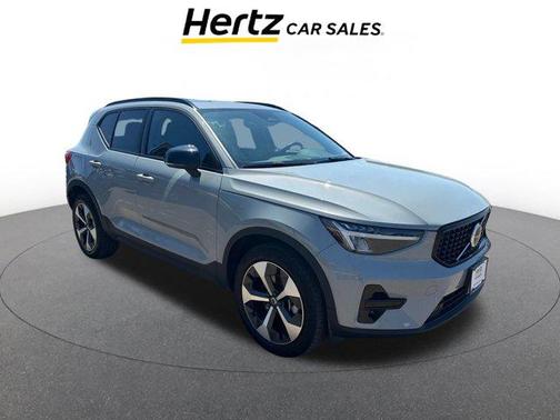 2024 Volvo XC40 CORE