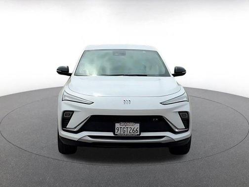 Summit White 2025 Buick Envista Sport Touring FWD