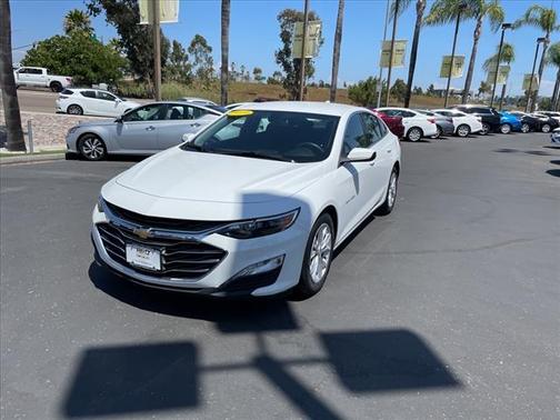 Photo 3 of 29 of 2020 Chevrolet Malibu LT