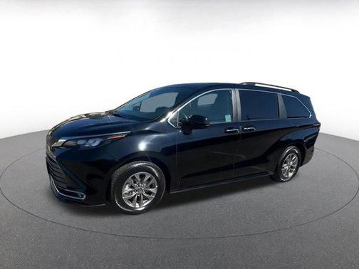 2024 Toyota Sienna XLE