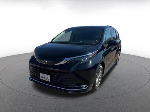 2024 Toyota Sienna XLE