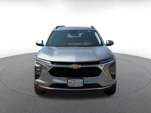 Sterling Gray Metallic 2025 Chevrolet Trax LT