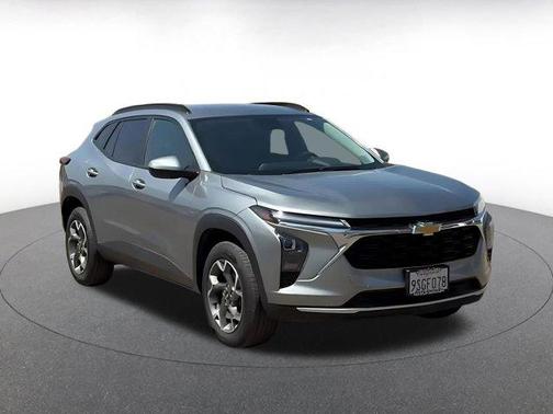 Sterling Gray Metallic 2025 Chevrolet Trax LT