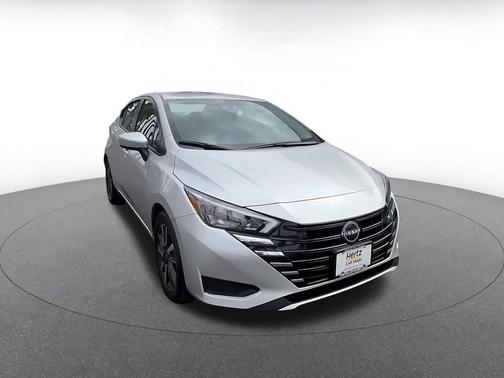 Brilliant Silver Metallic 2025 Nissan Versa 1.6 SV