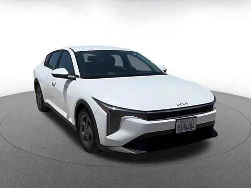 Snow White Pearl 2025 Kia K4 LXS