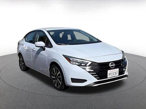 Gray Sky Pearl 2025 Nissan Versa 1.6 SV