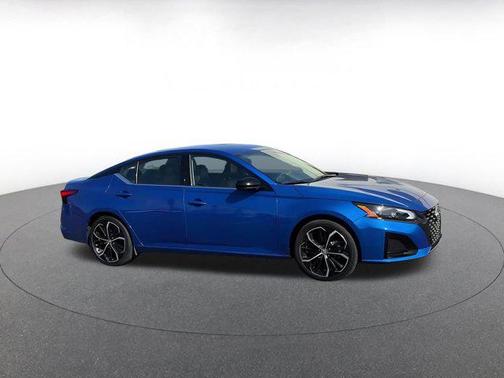 2025 Nissan Altima SR FWD