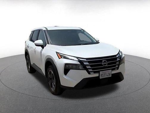 Everest White Pearl 2025 Nissan Rogue SV