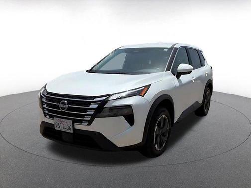 Everest White Pearl 2025 Nissan Rogue SV
