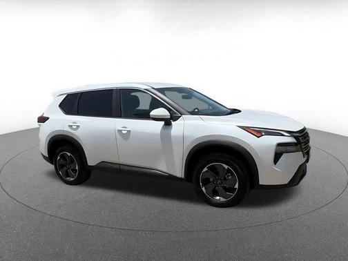 Everest White Pearl 2025 Nissan Rogue SV