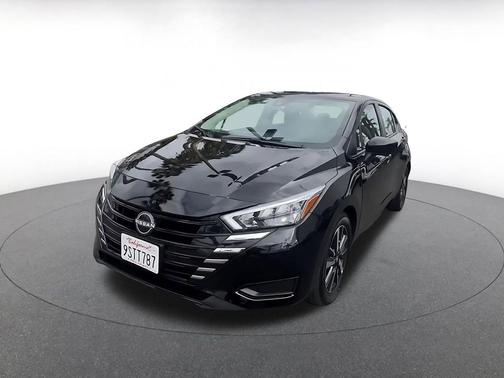 Super Black 2025 Nissan Versa 1.6 SV
