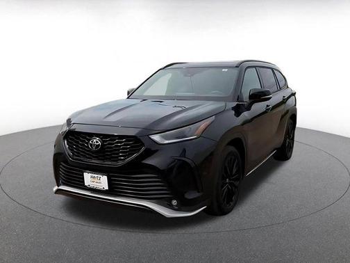 Midnight Black Metallic 2025 Toyota Highlander XSE