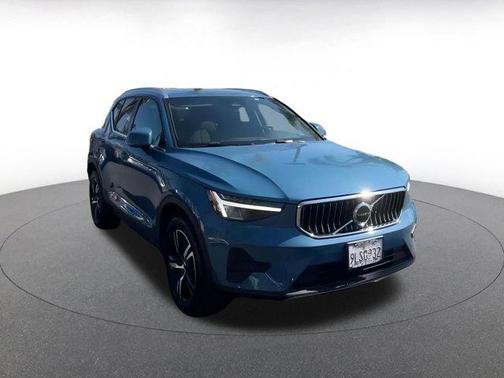2024 Volvo XC40 CORE