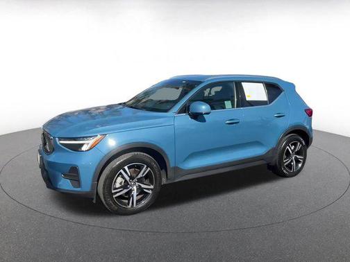 2024 Volvo XC40 CORE