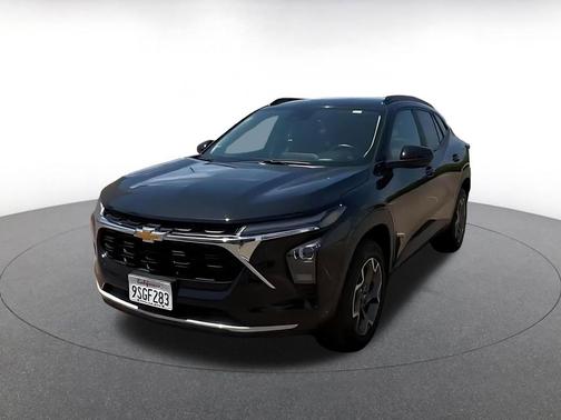 Mosaic Black Metallic 2025 Chevrolet Trax LT